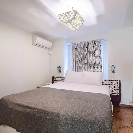 Flat With Backyard In Cihangir Beyoglu * Stambuł