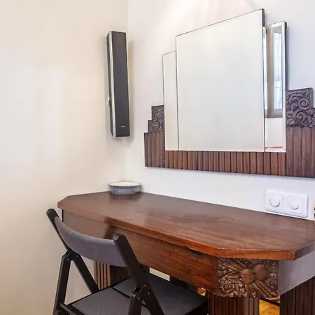 Flat With Backyard In Cihangir Beyoglu Stambuł